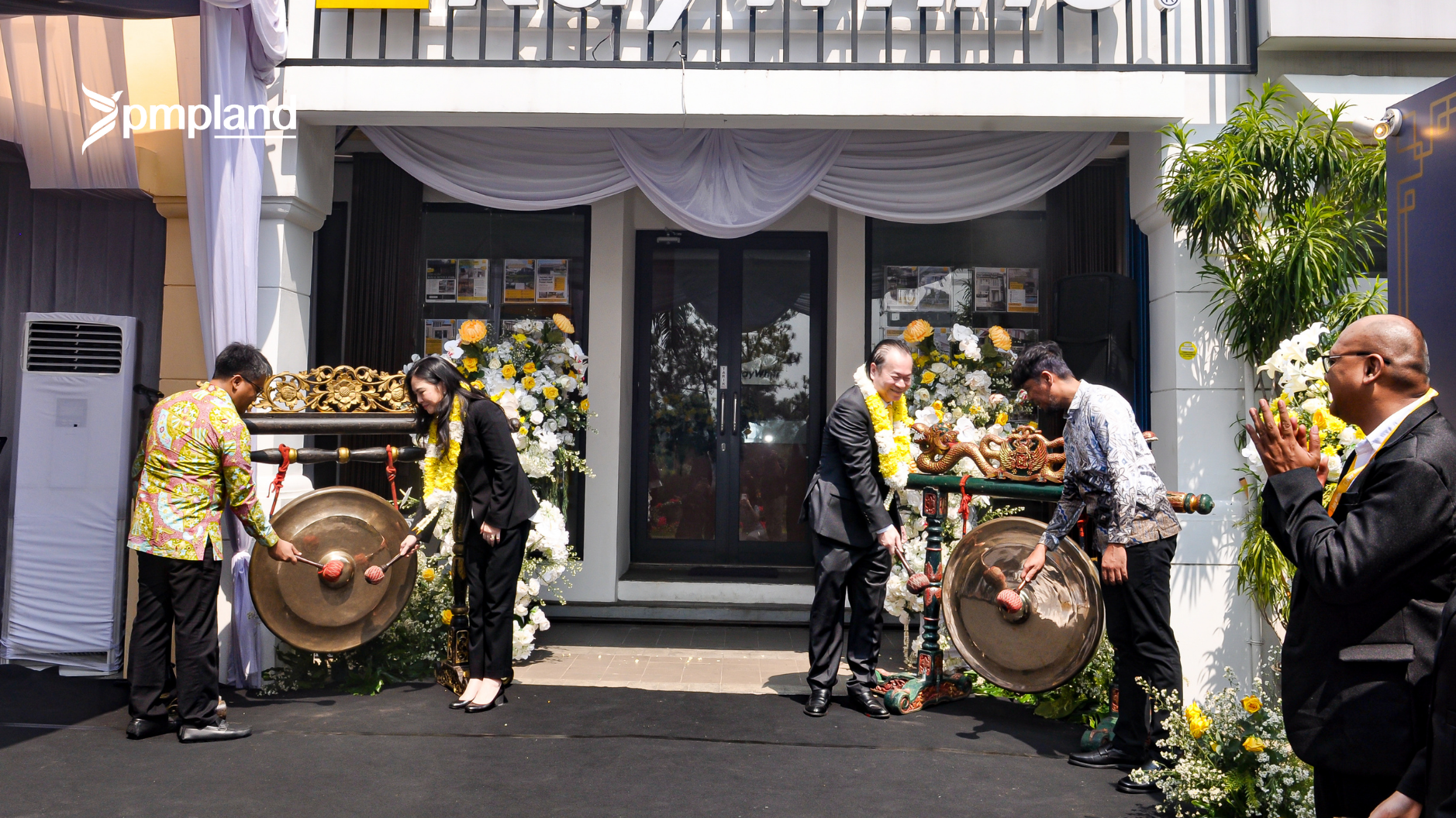 grand-opening-ray-white-sentul-city-2.png